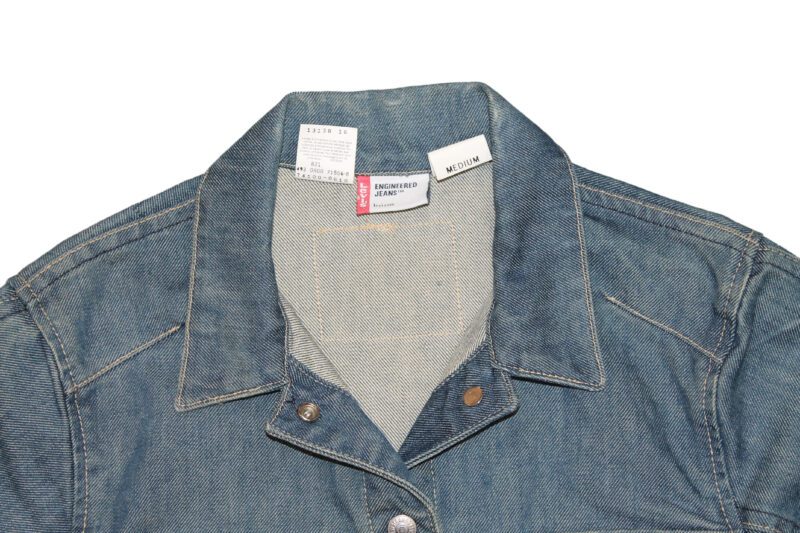 Pet Breed: Chaqueta Levi's.     T-M